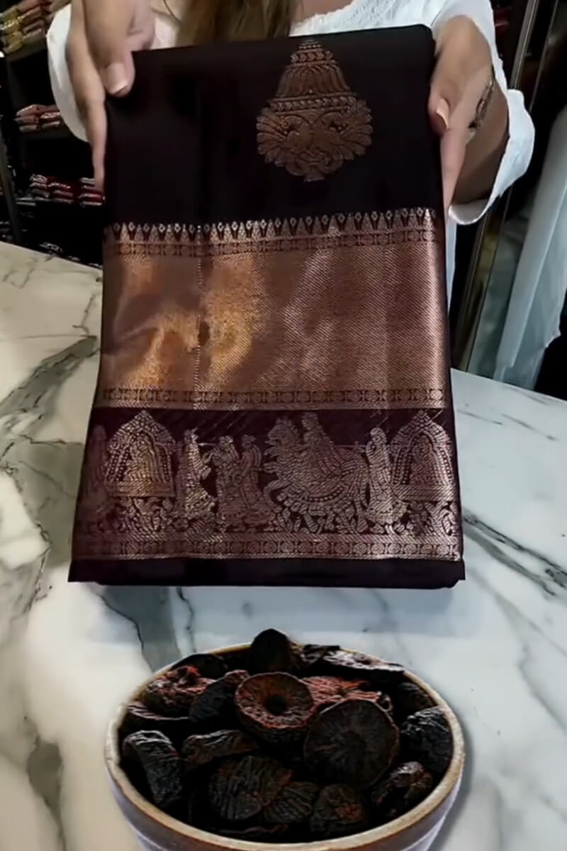 Luxuriant Purple Soft Banarasi Silk Saree With Enthralling Blouse Piece