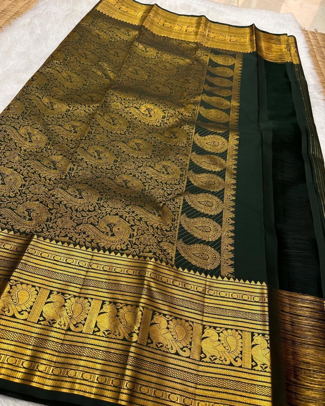 Beautiful Dark Green Soft Banarasi Silk Saree With Quixotic Blouse Piece