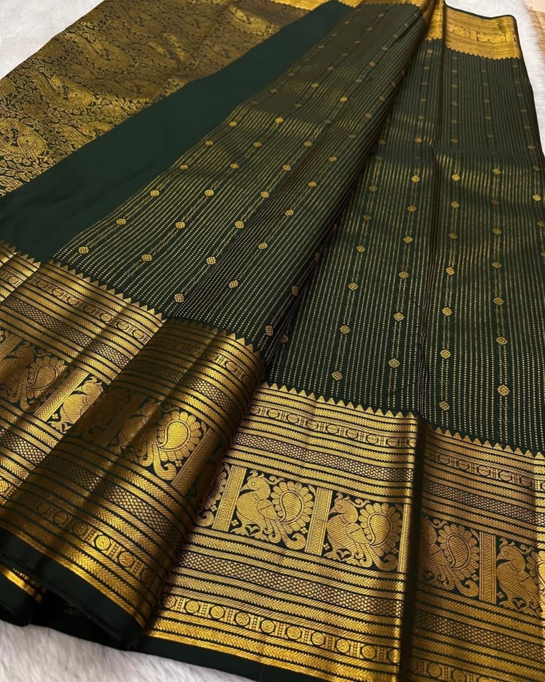 Beautiful Dark Green Soft Banarasi Silk Saree With Quixotic Blouse Piece
