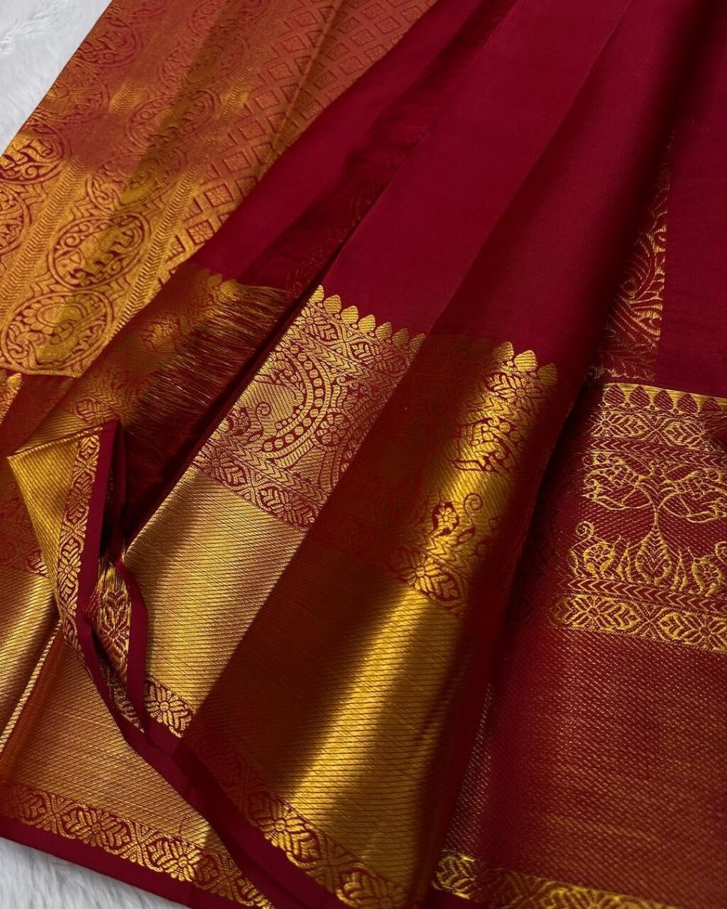 Whimsical Red Soft Banarasi Silk Saree With Pleasant Blouse Piece