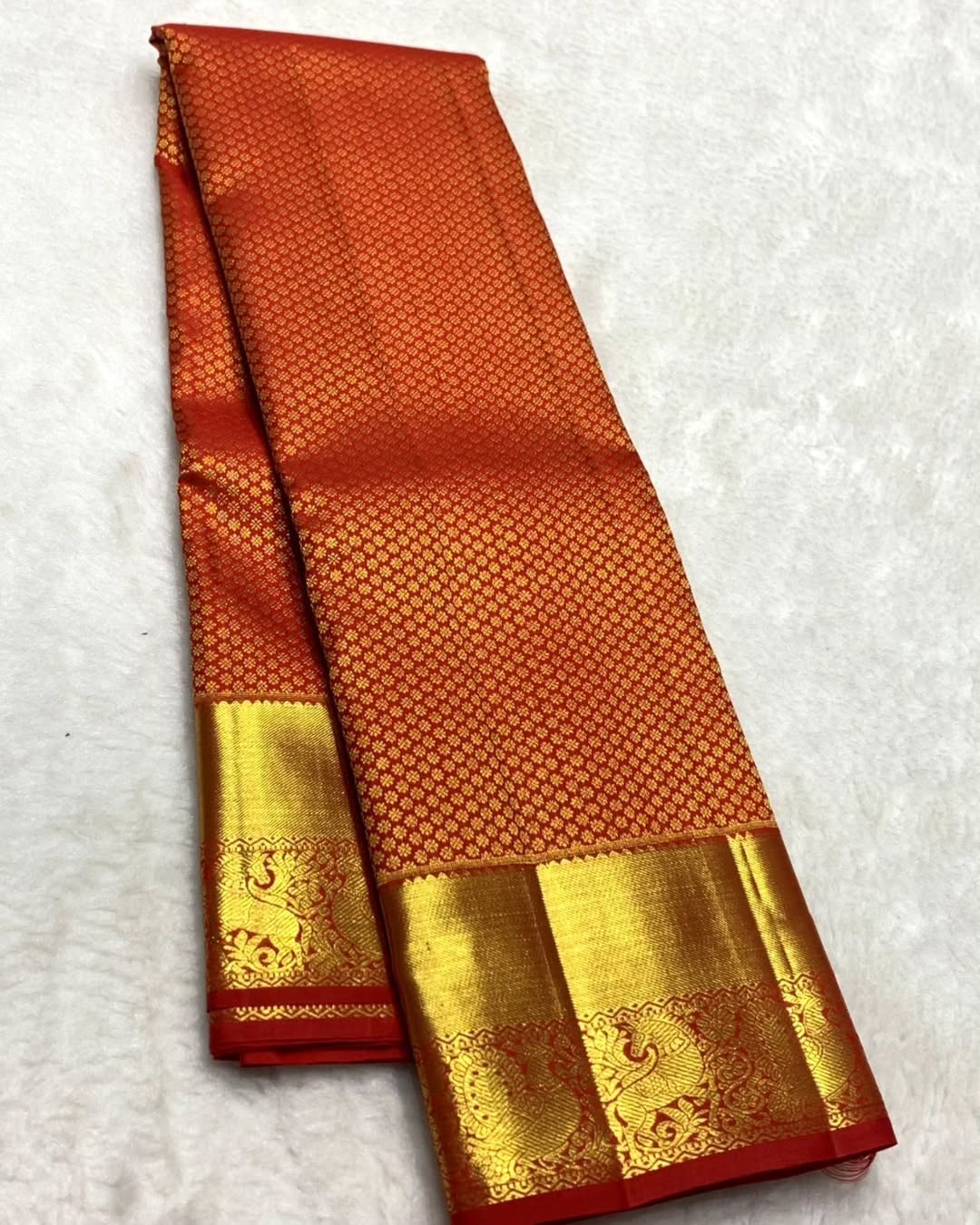 Groovy Red Soft Banarasi Silk Saree With Traditional Blouse Piece