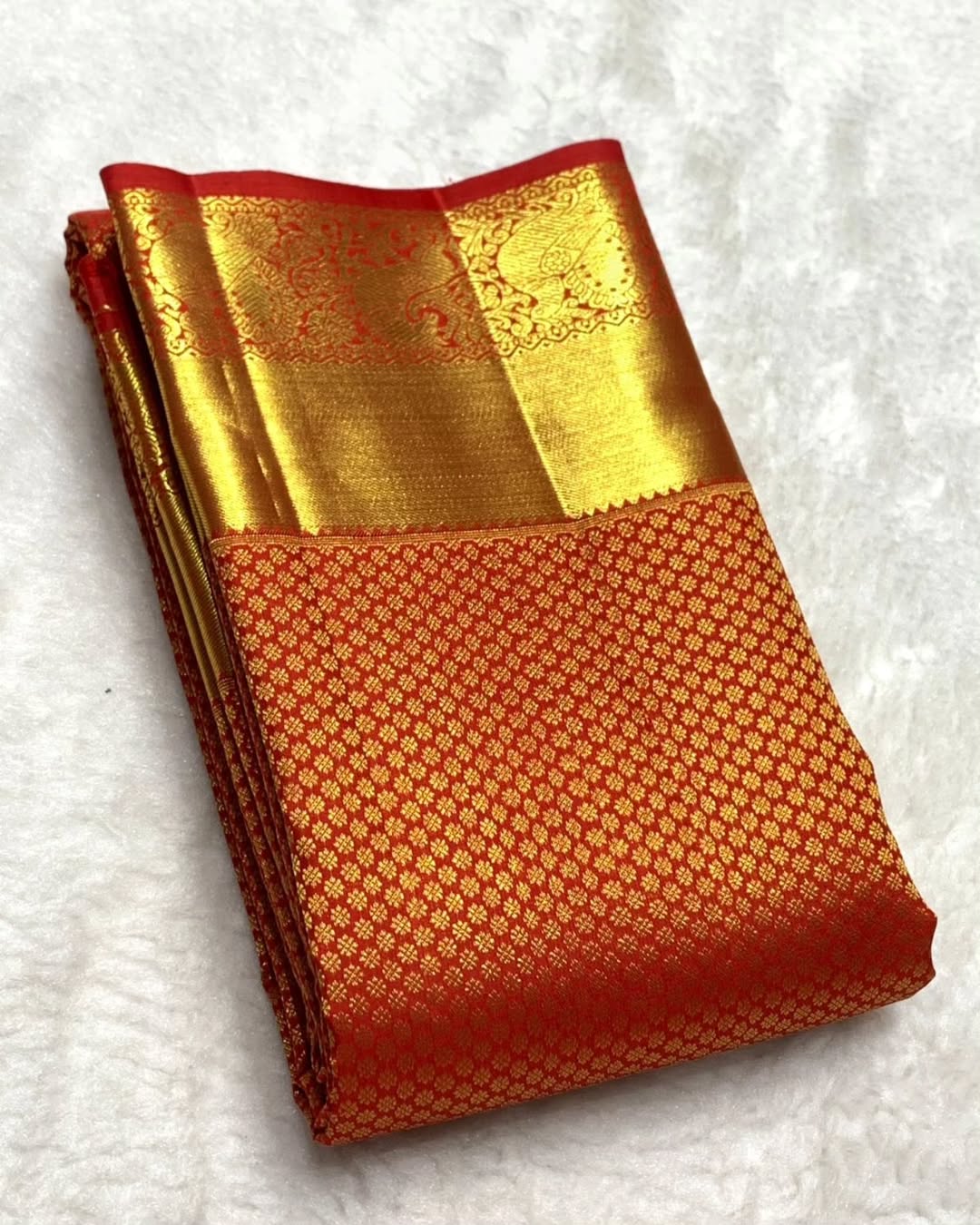Groovy Red Soft Banarasi Silk Saree With Traditional Blouse Piece
