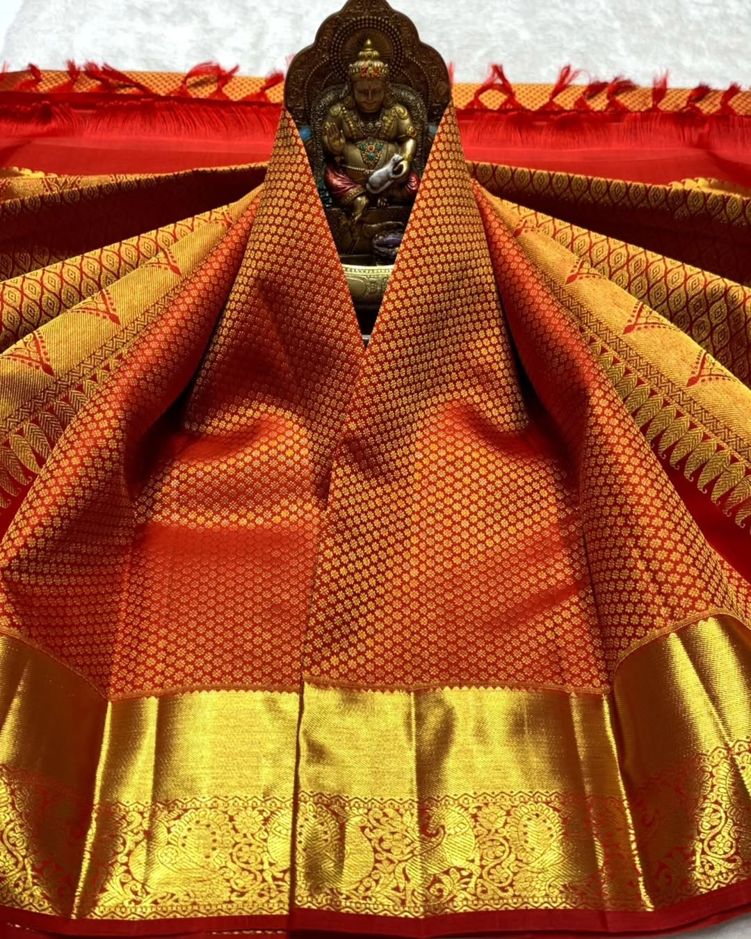 Groovy Red Soft Banarasi Silk Saree With Traditional Blouse Piece