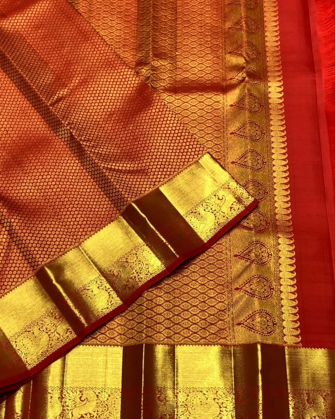 Groovy Red Soft Banarasi Silk Saree With Traditional Blouse Piece