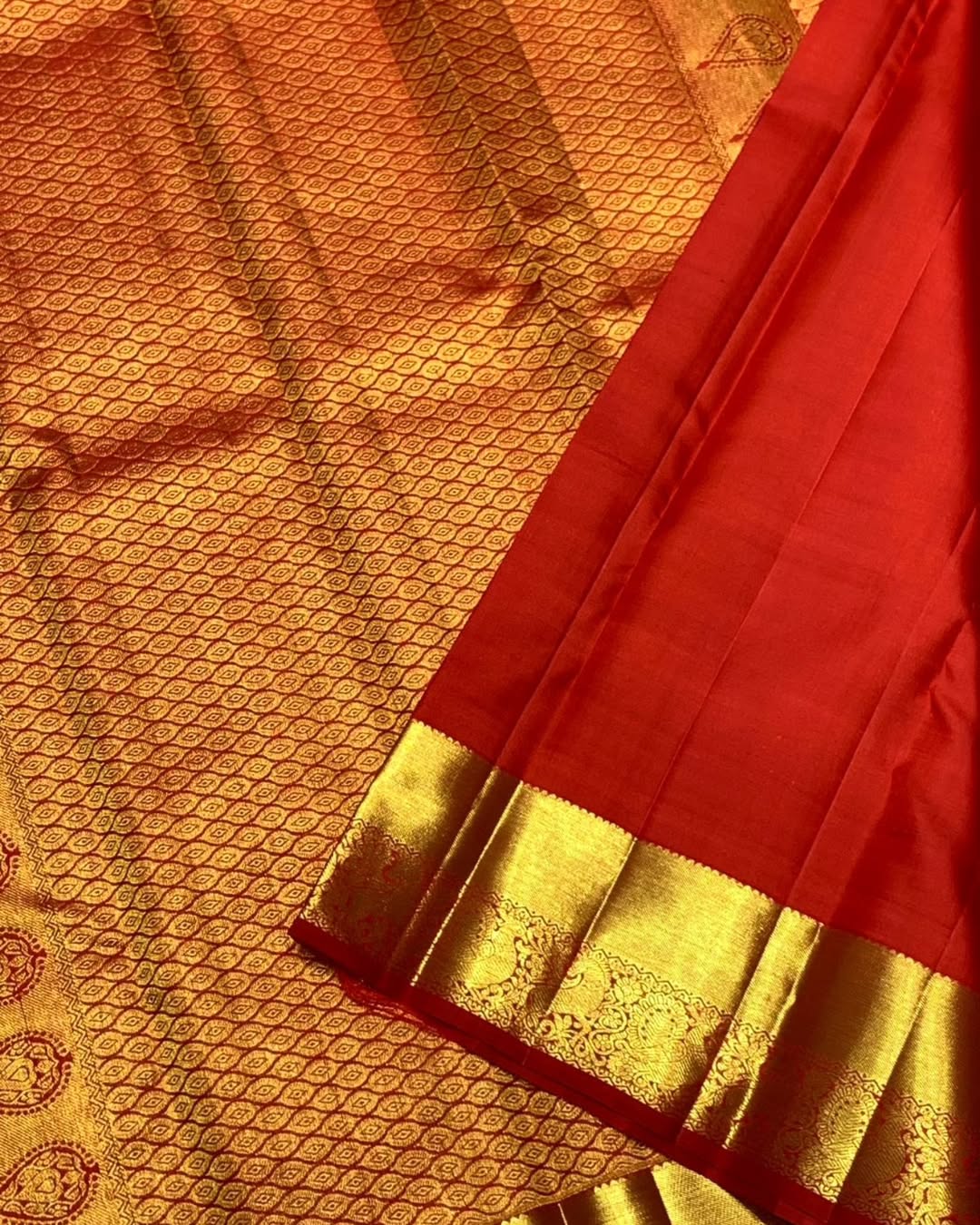Groovy Red Soft Banarasi Silk Saree With Traditional Blouse Piece