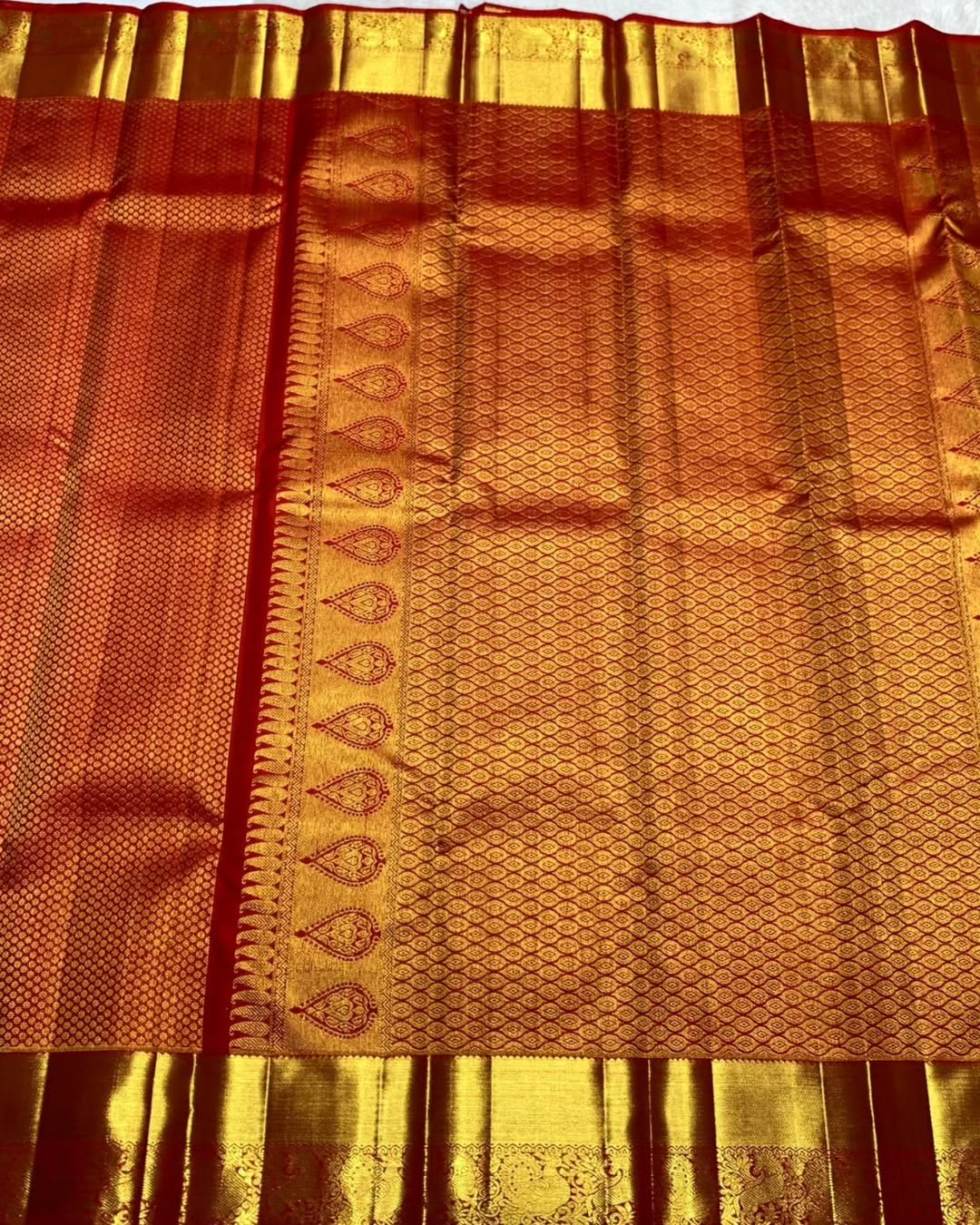 Groovy Red Soft Banarasi Silk Saree With Traditional Blouse Piece