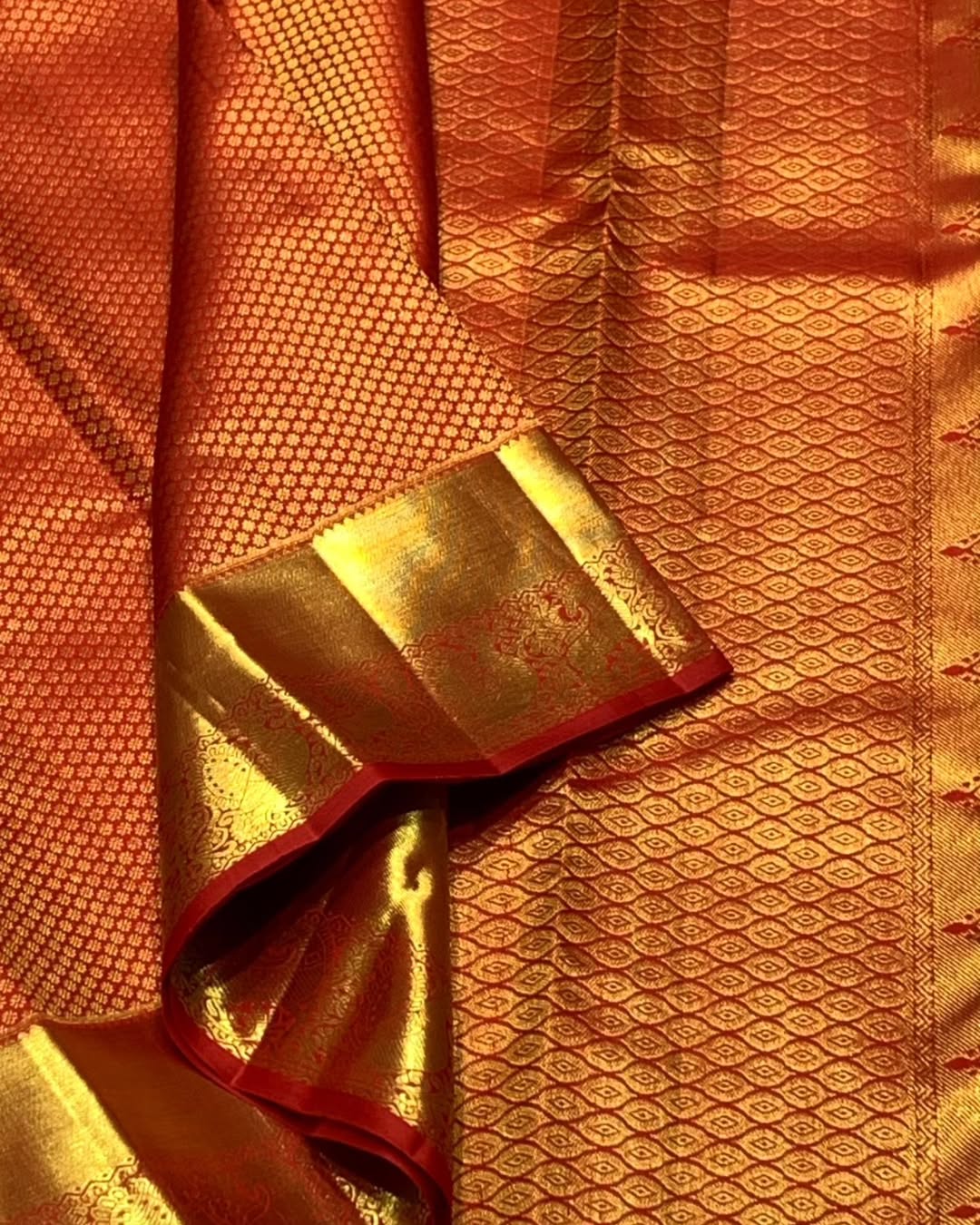 Groovy Red Soft Banarasi Silk Saree With Traditional Blouse Piece