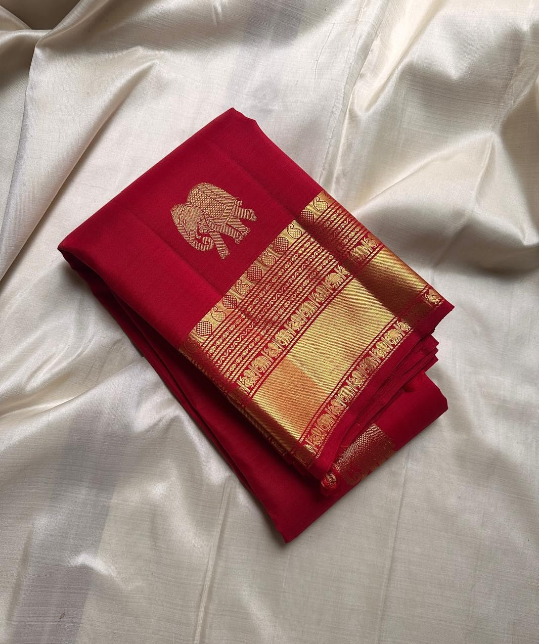 Flameboyant Red Soft Banarasi Silk Saree With Devastating Blouse Piece