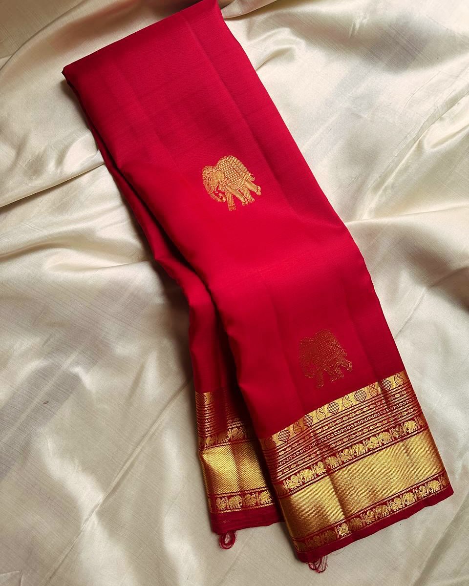 Flameboyant Red Soft Banarasi Silk Saree With Devastating Blouse Piece