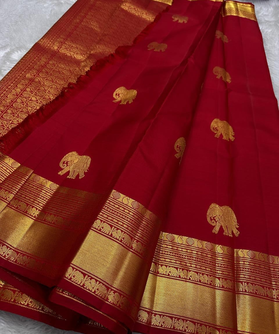 Flameboyant Red Soft Banarasi Silk Saree With Devastating Blouse Piece