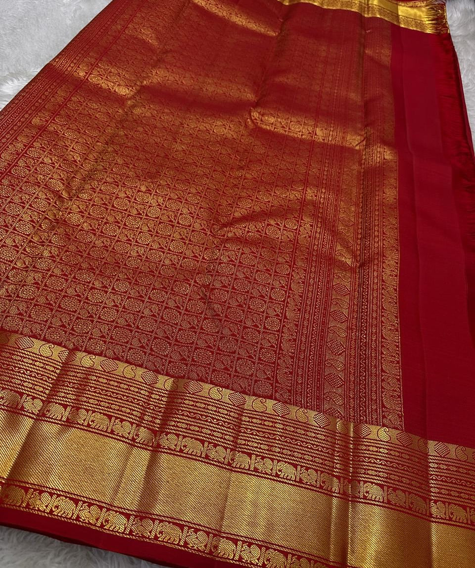 Flameboyant Red Soft Banarasi Silk Saree With Devastating Blouse Piece
