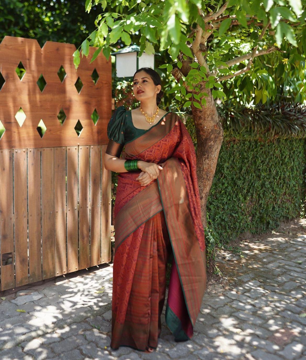 Excellent Maroon Soft Silk Saree With Enchanting Blouse Piece