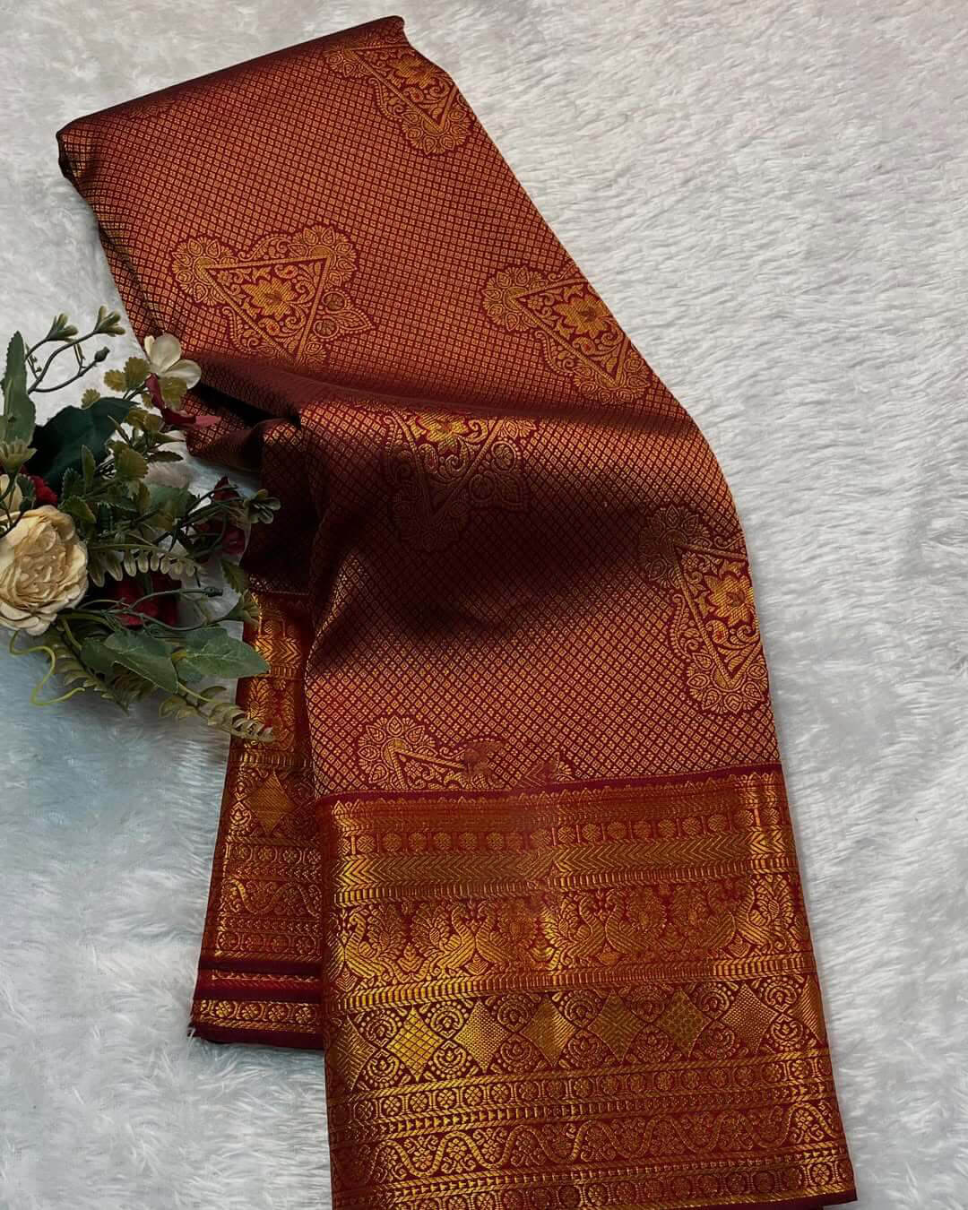 Forbearance Maroon Soft Banarasi Silk Saree With Fragrant Blouse Piece