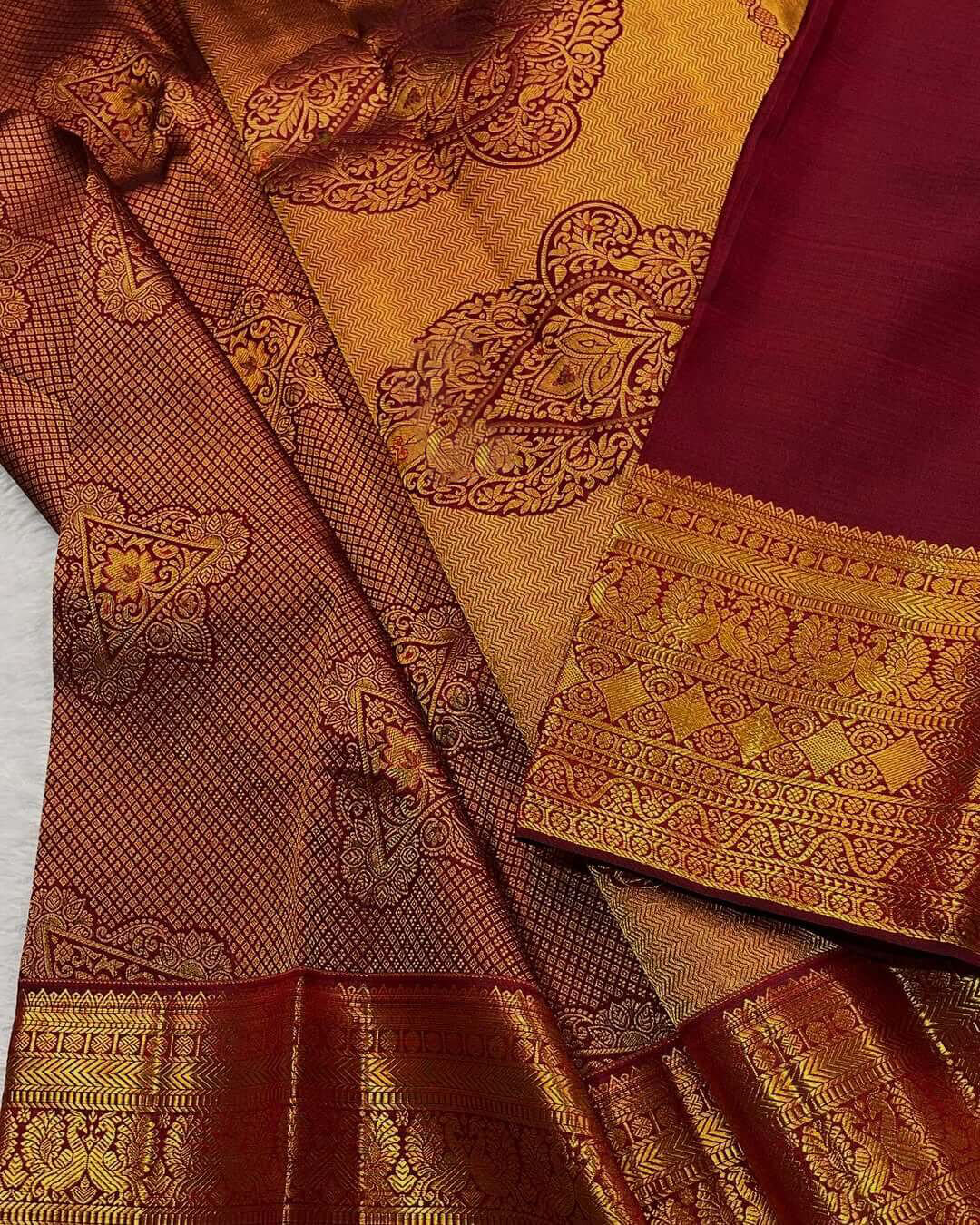 Forbearance Maroon Soft Banarasi Silk Saree With Fragrant Blouse Piece