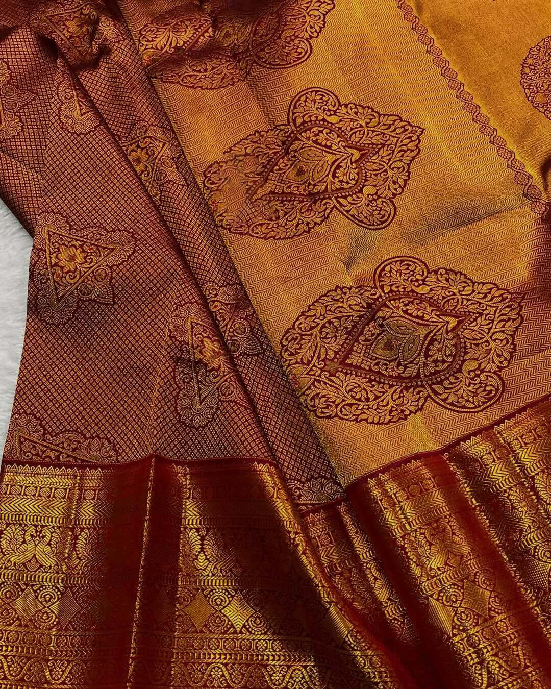 Forbearance Maroon Soft Banarasi Silk Saree With Fragrant Blouse Piece