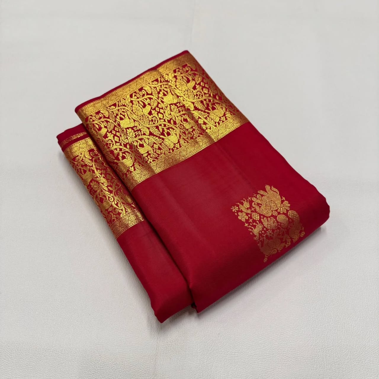 Elegant Red Soft Banarasi Silk Saree With Splendorous Blouse Piece