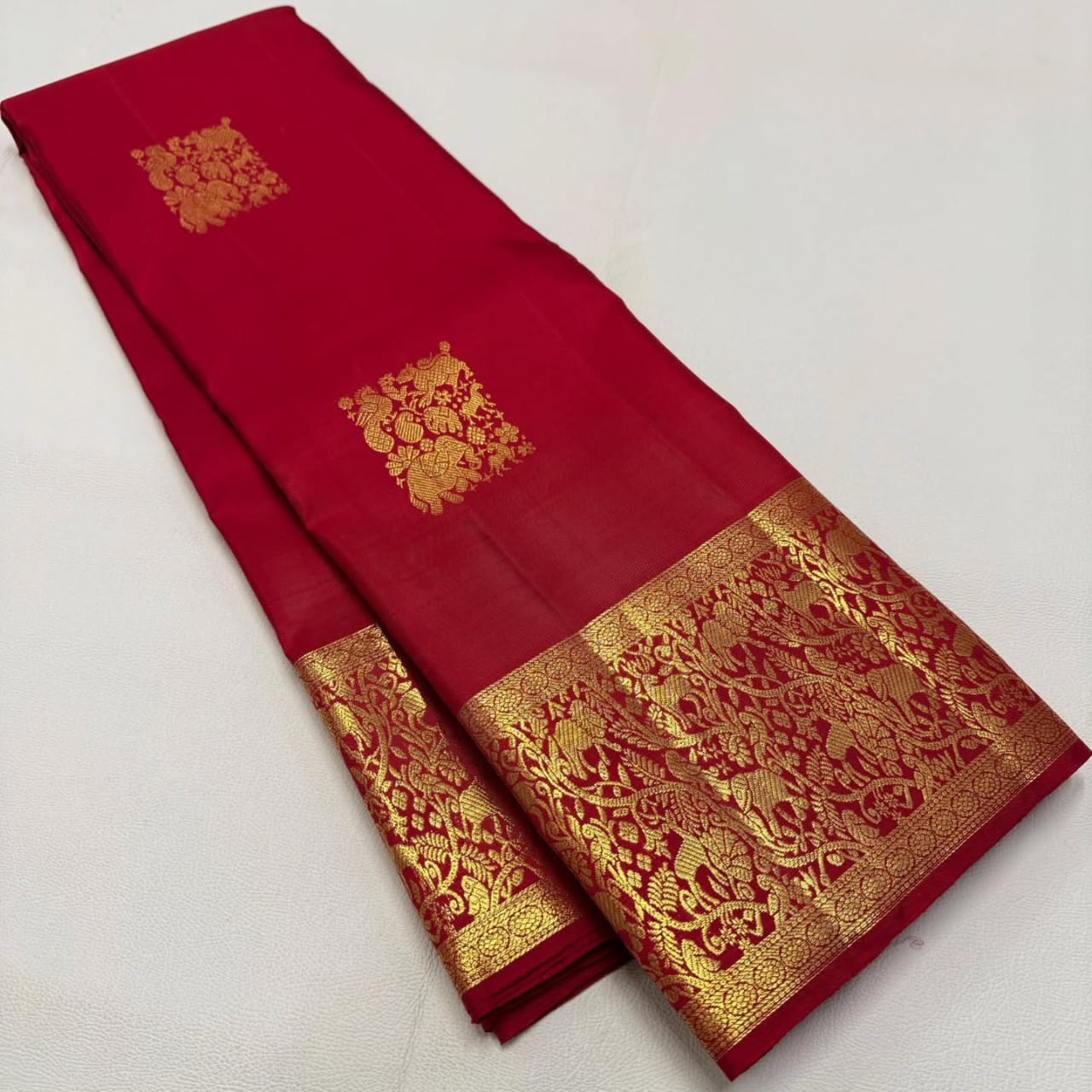 Elegant Red Soft Banarasi Silk Saree With Splendorous Blouse Piece