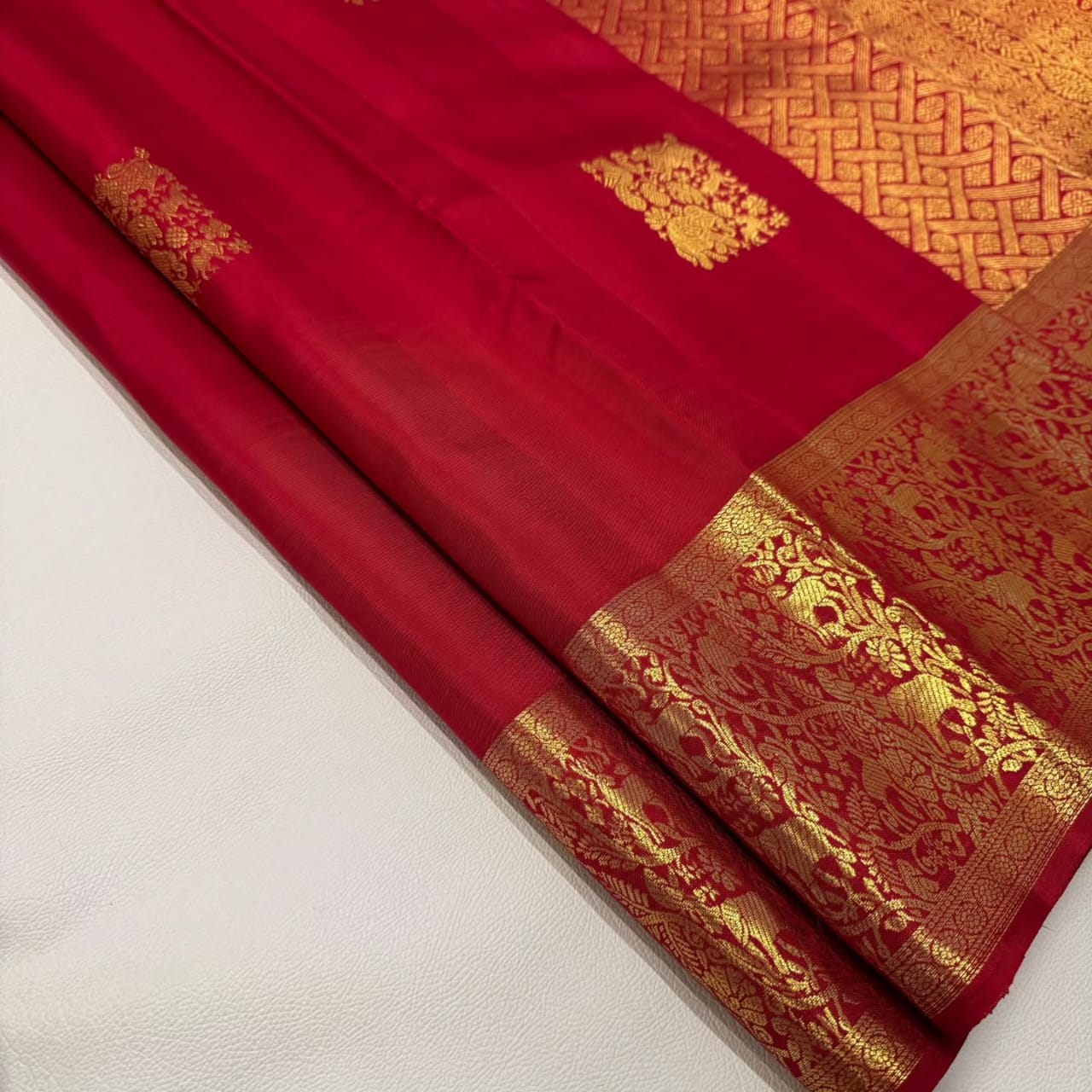 Elegant Red Soft Banarasi Silk Saree With Splendorous Blouse Piece