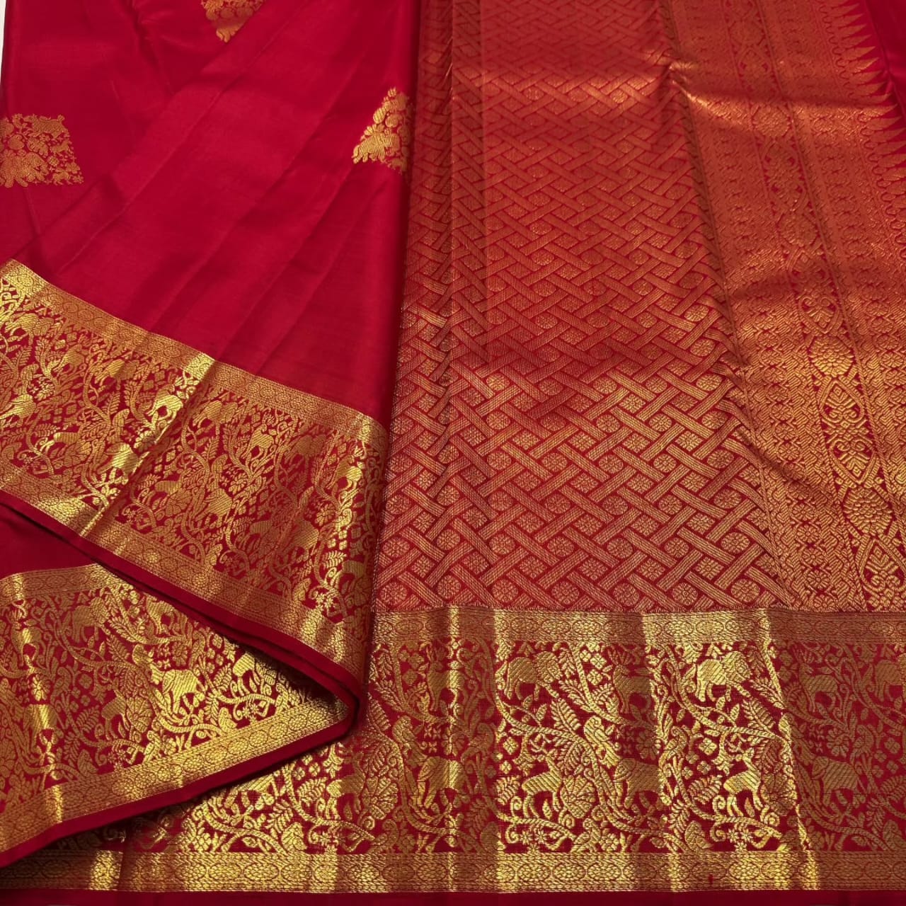 Elegant Red Soft Banarasi Silk Saree With Splendorous Blouse Piece