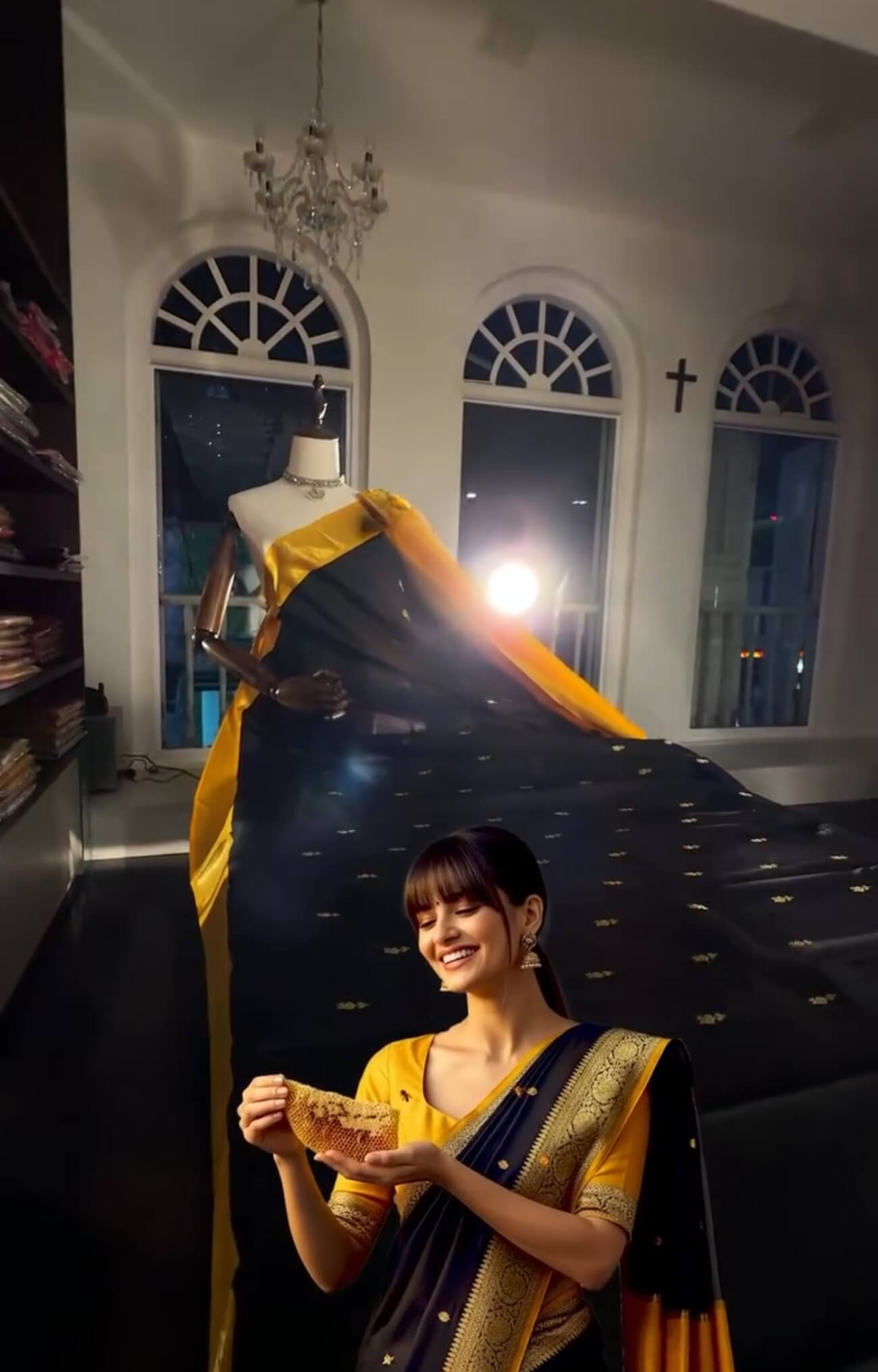 Felicitous Black Soft Banarasi Silk Saree With Engaging Blouse Piece