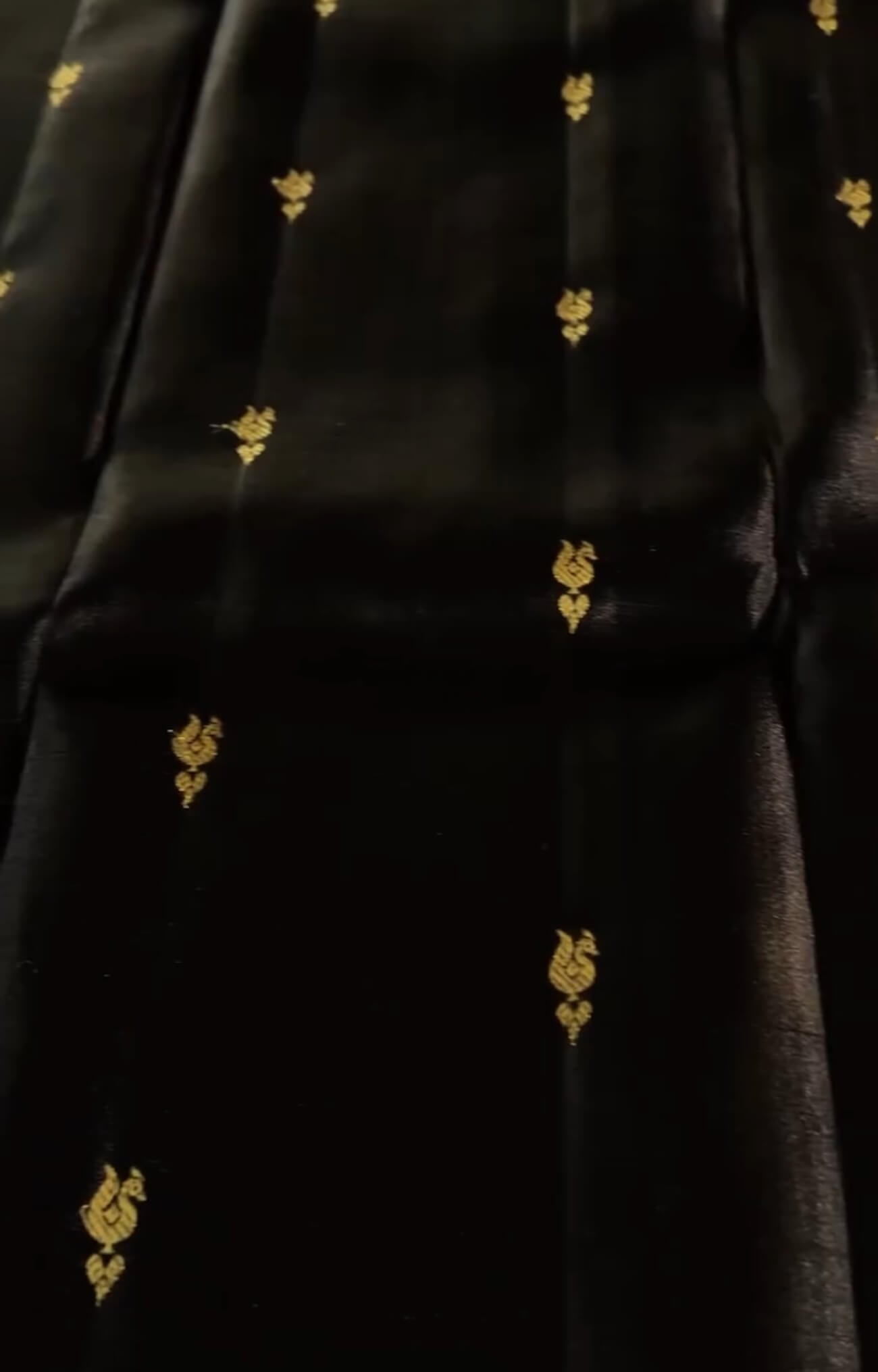 Felicitous Black Soft Banarasi Silk Saree With Engaging Blouse Piece