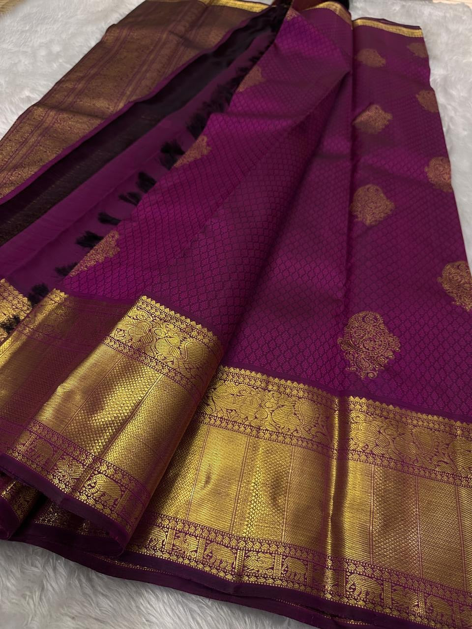 Skinny Purple Soft Banarasi Silk Saree With Beguiling Blouse Piece