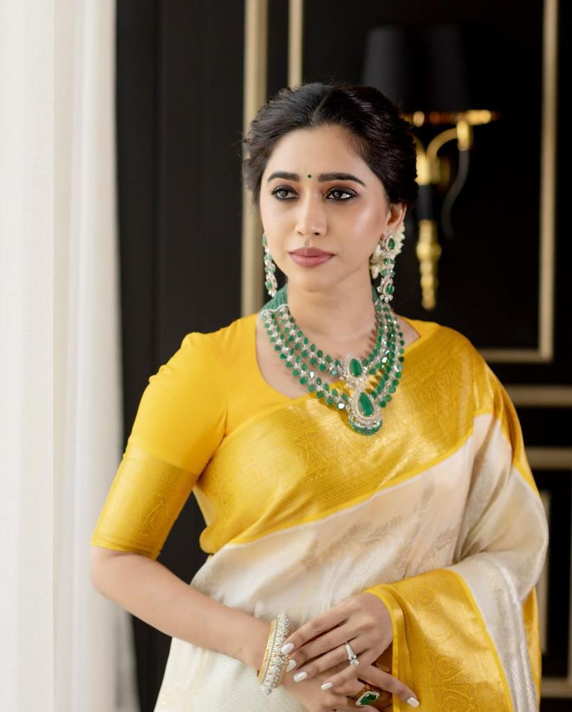 Angelic  White Soft Silk Saree With Smashing Blouse Piece
