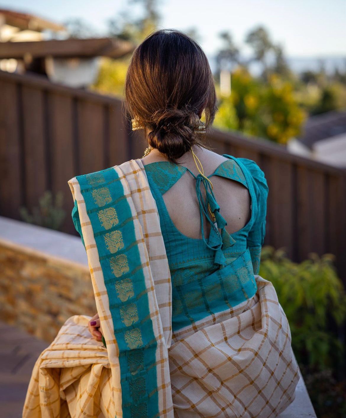 Gossamer Beige Soft Silk Saree With Winsome Blouse Piece