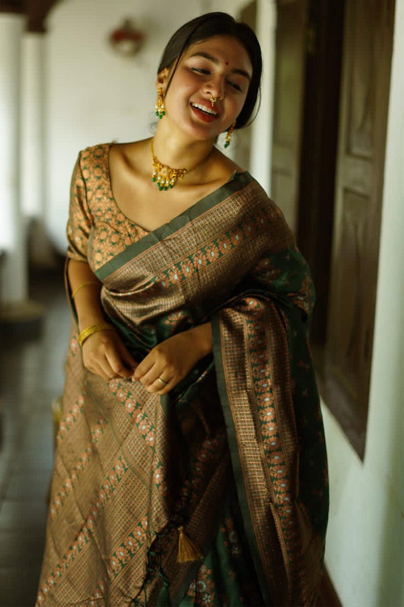 Phenomenal Green Soft Silk Saree With Twirling Blouse Piece
