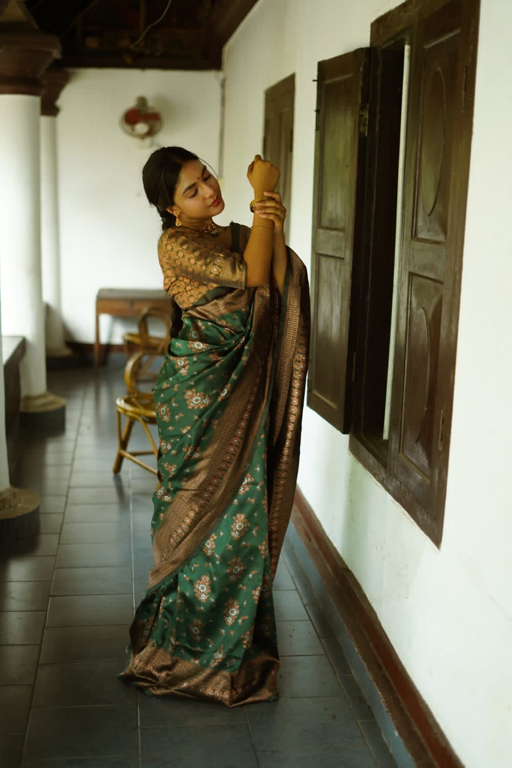 Phenomenal Green Soft Silk Saree With Twirling Blouse Piece