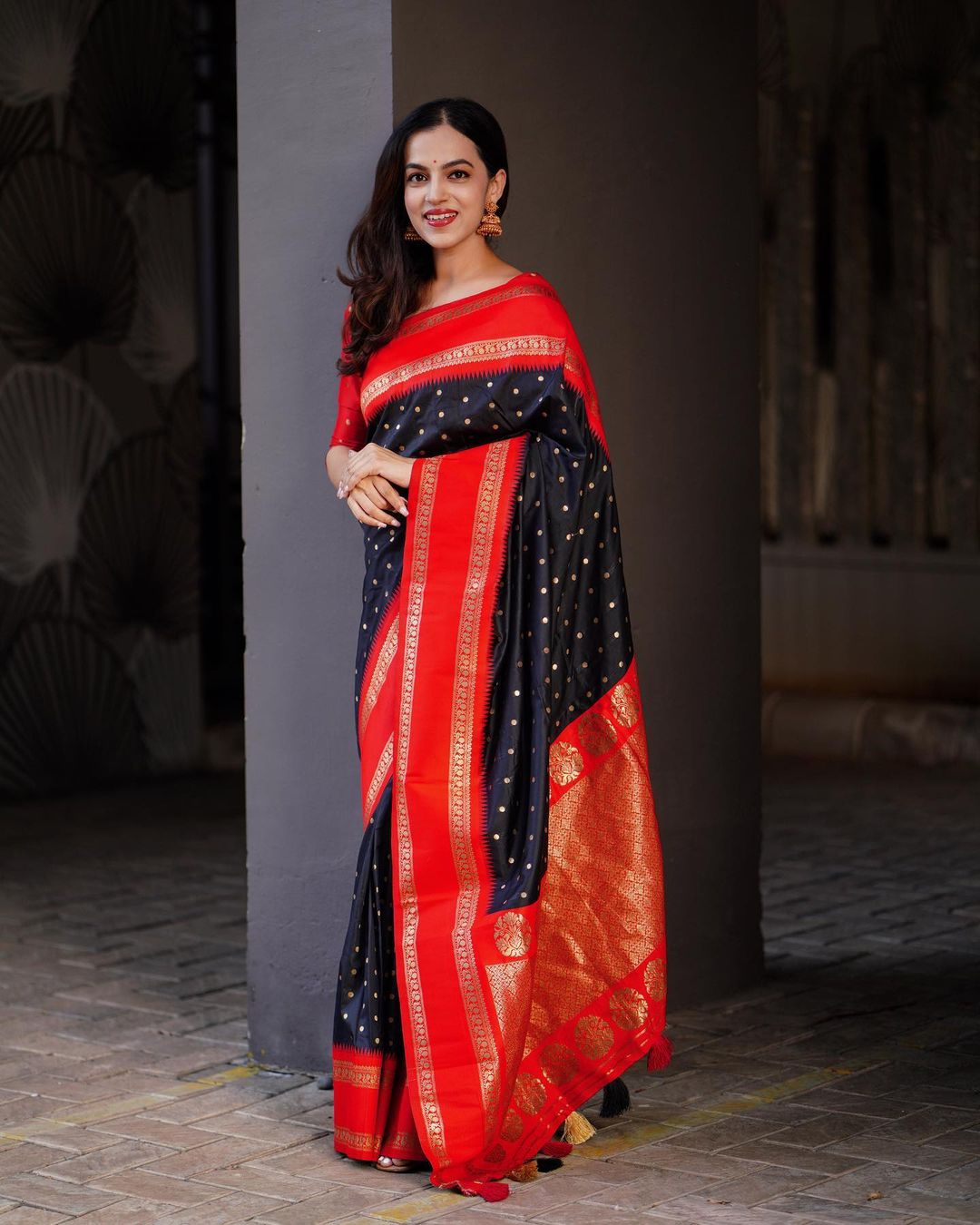 Ethereal  Black Soft Silk Saree With Delightful Blouse Piece