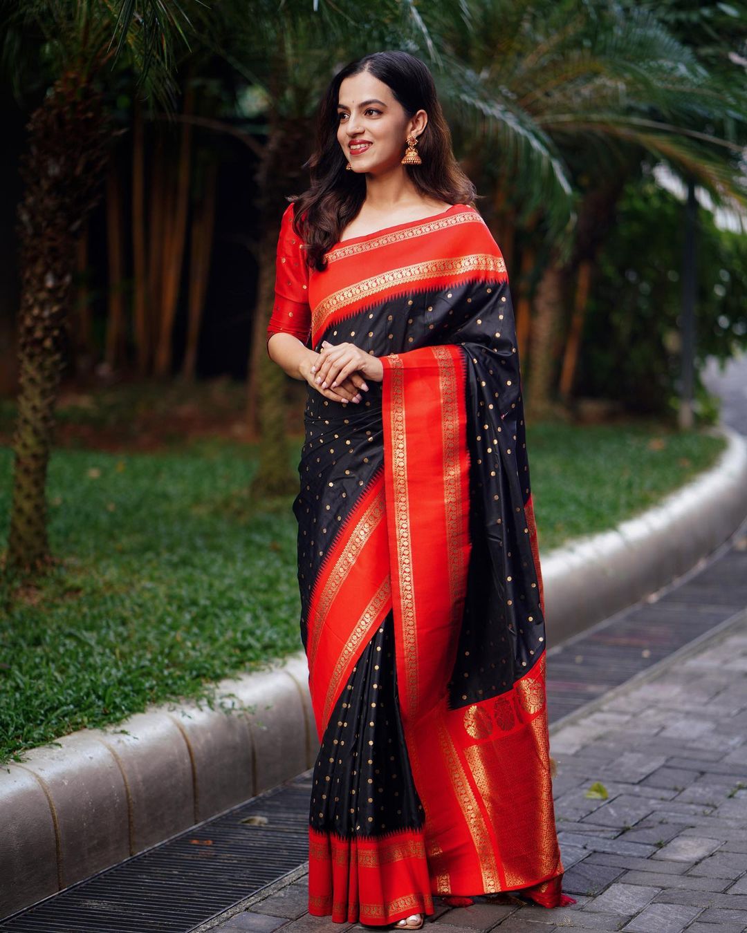 Ethereal  Black Soft Silk Saree With Delightful Blouse Piece