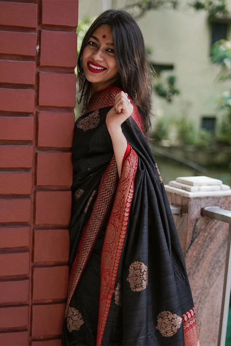 Ephemeral Black Soft Silk Saree With Impressive Blouse Piece