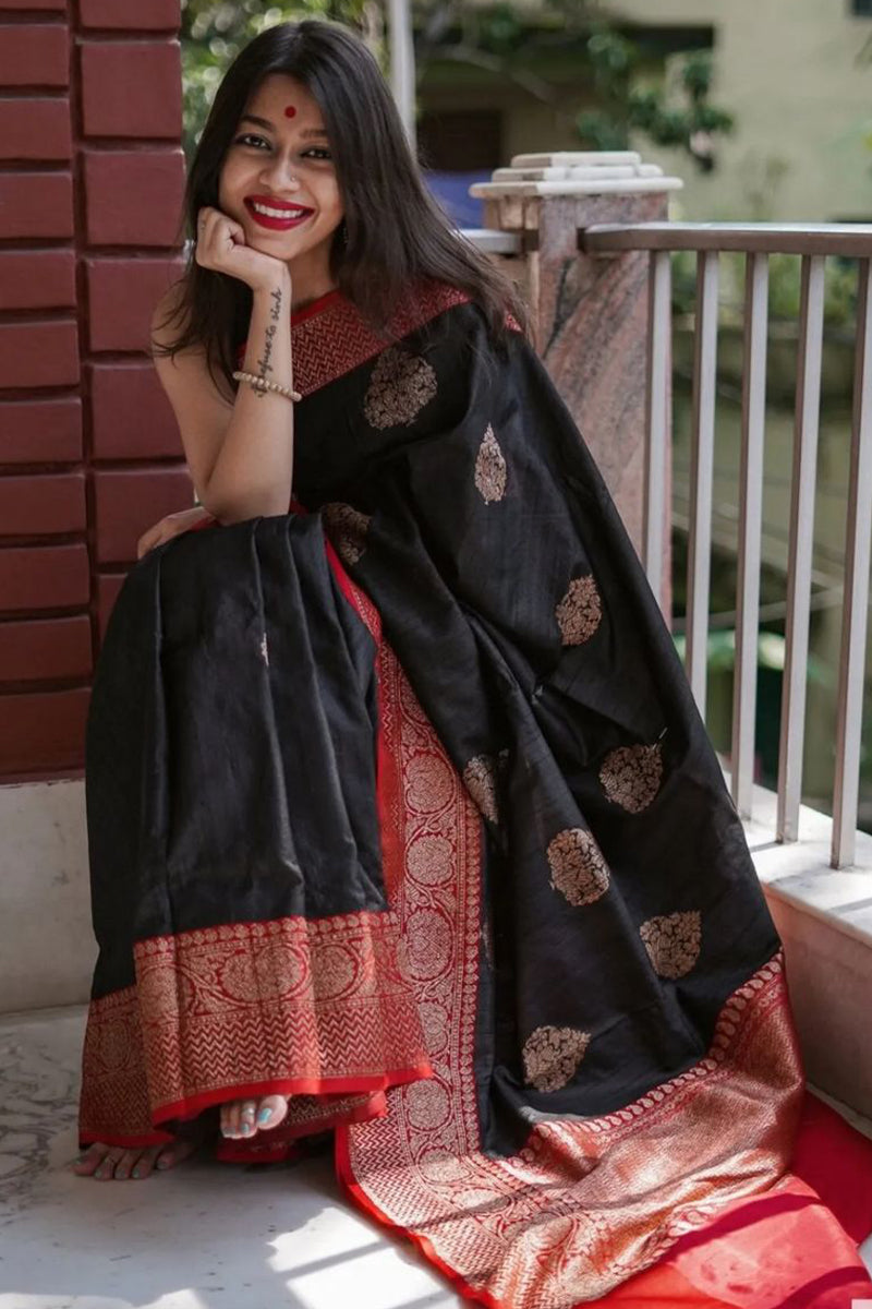 Ephemeral Black Soft Silk Saree With Impressive Blouse Piece