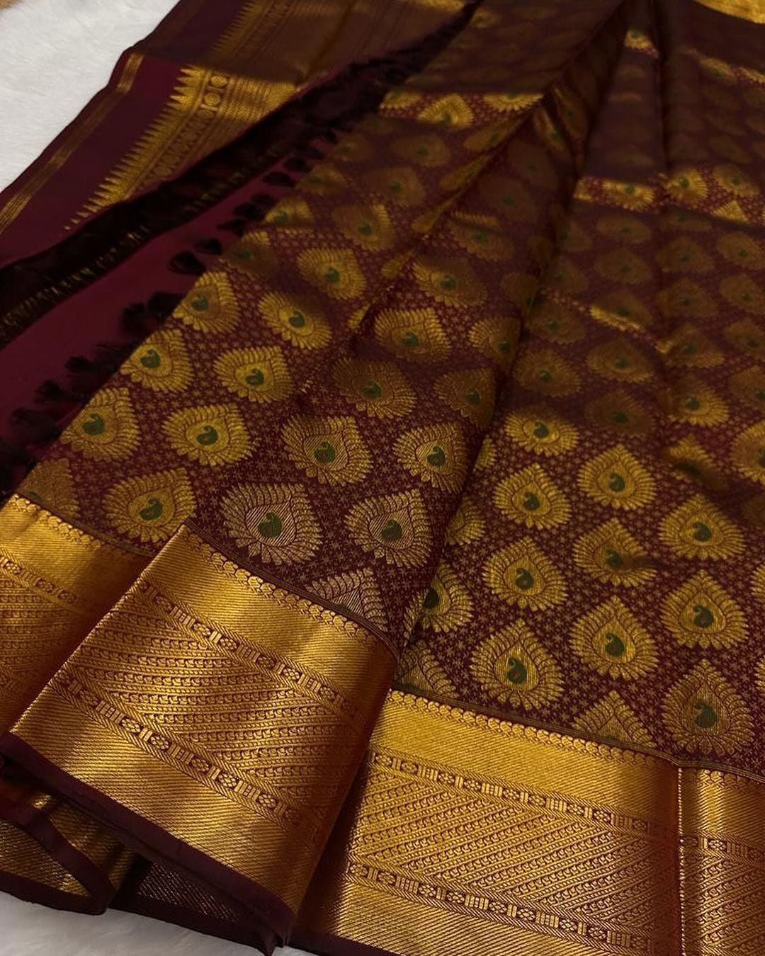 Pulsating Wine Soft Silk Saree With Vivacious Blouse Piece