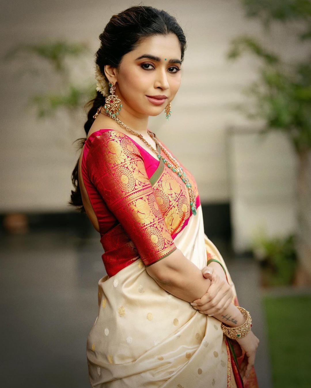 Elision Beige Soft Silk Saree With Girlish Blouse Piece