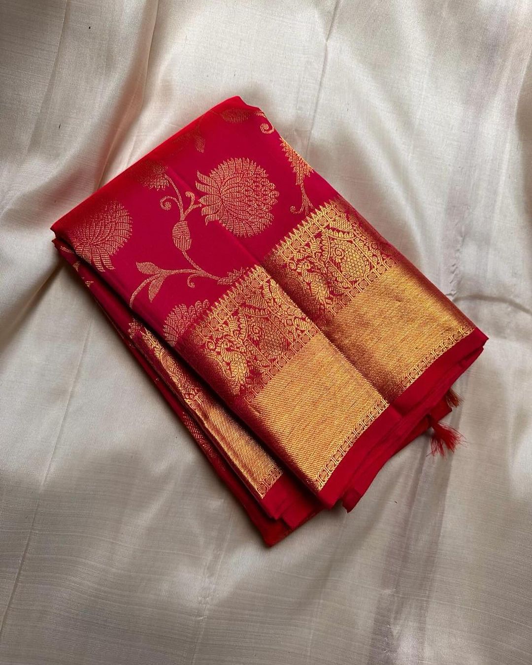 Refreshing Red Soft Banarasi Silk Saree With Extraordinary Blouse Piece