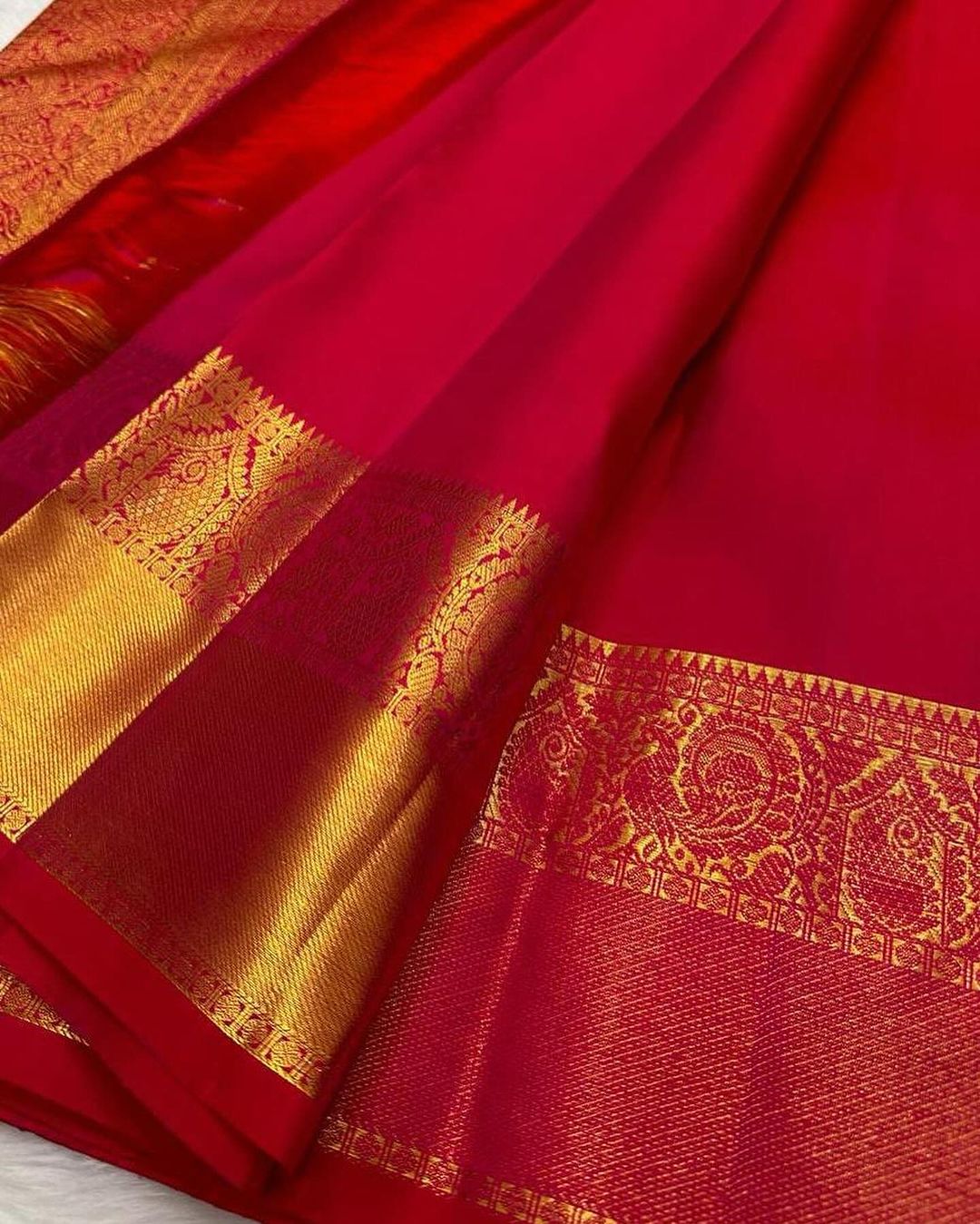 Refreshing Red Soft Banarasi Silk Saree With Extraordinary Blouse Piece