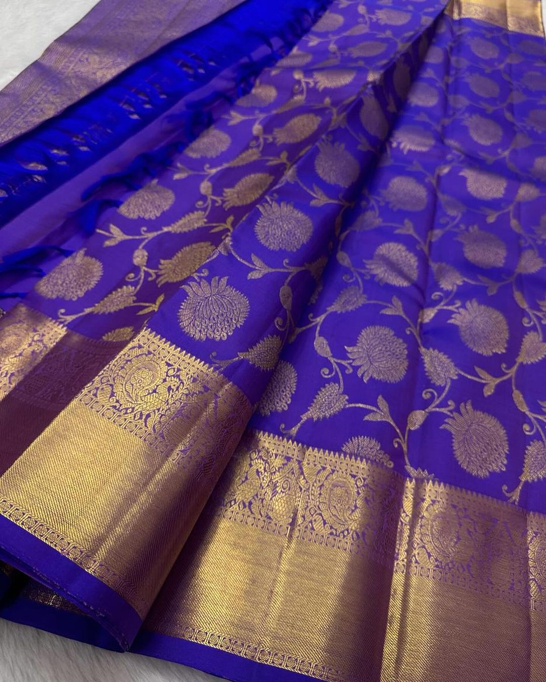 Flaunt Royal Blue Soft Banarasi Silk Saree With Classy Blouse Piece