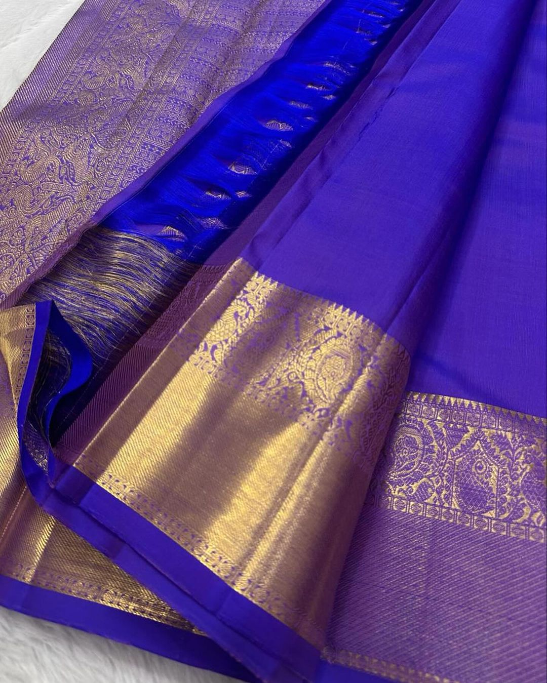 Flaunt Royal Blue Soft Banarasi Silk Saree With Classy Blouse Piece