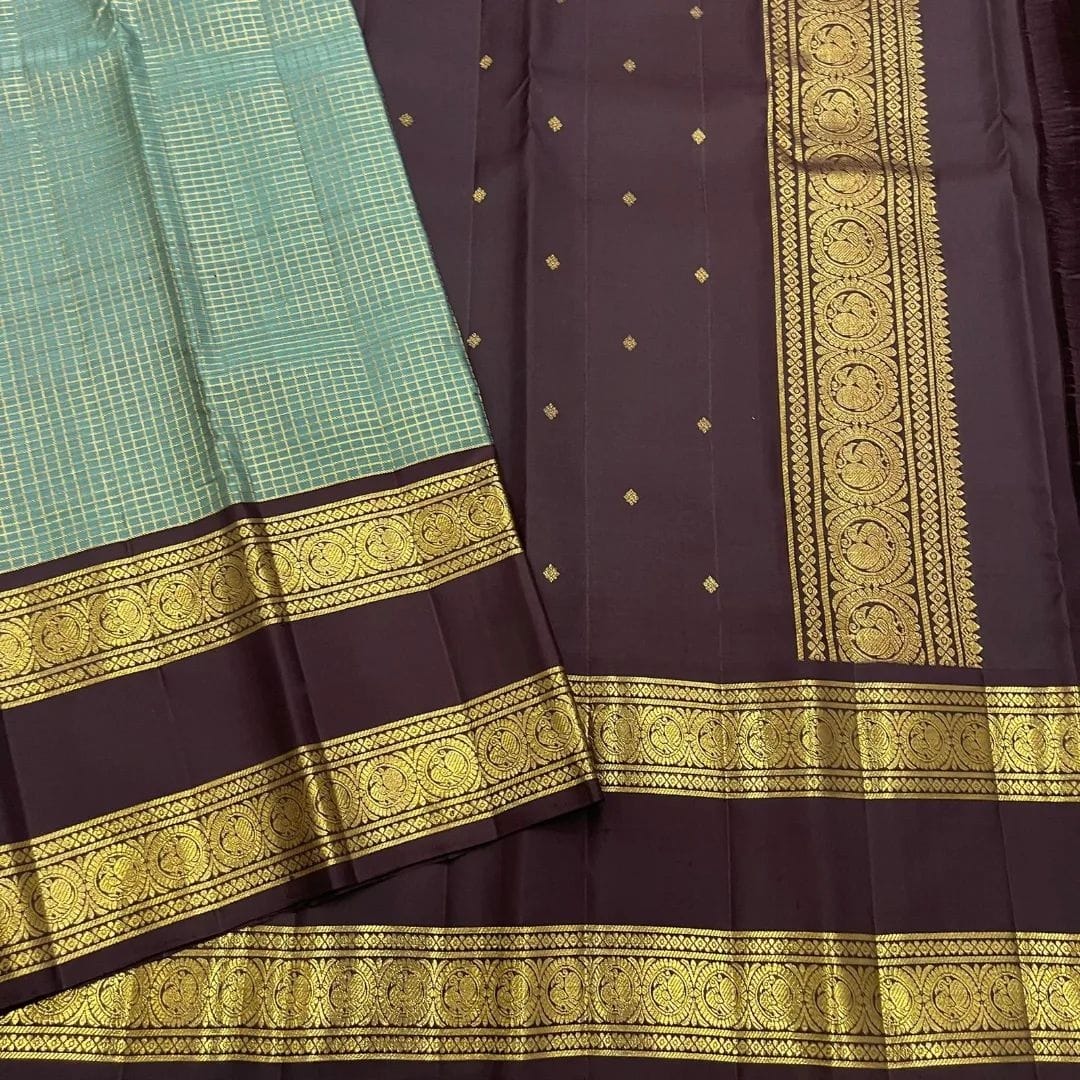 Gleaming Firozi Soft Silk Saree With Flaunt Blouse Piece
