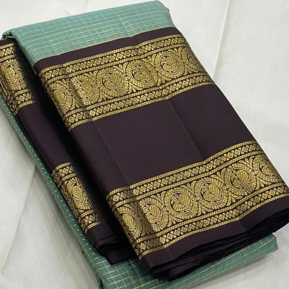 Gleaming Firozi Soft Silk Saree With Flaunt Blouse Piece