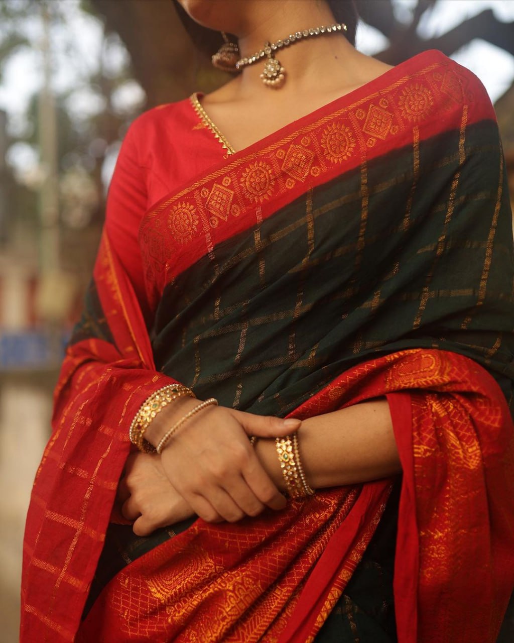 Scrupulous Dark Green Soft Silk Saree With Bucolic Blouse Piece