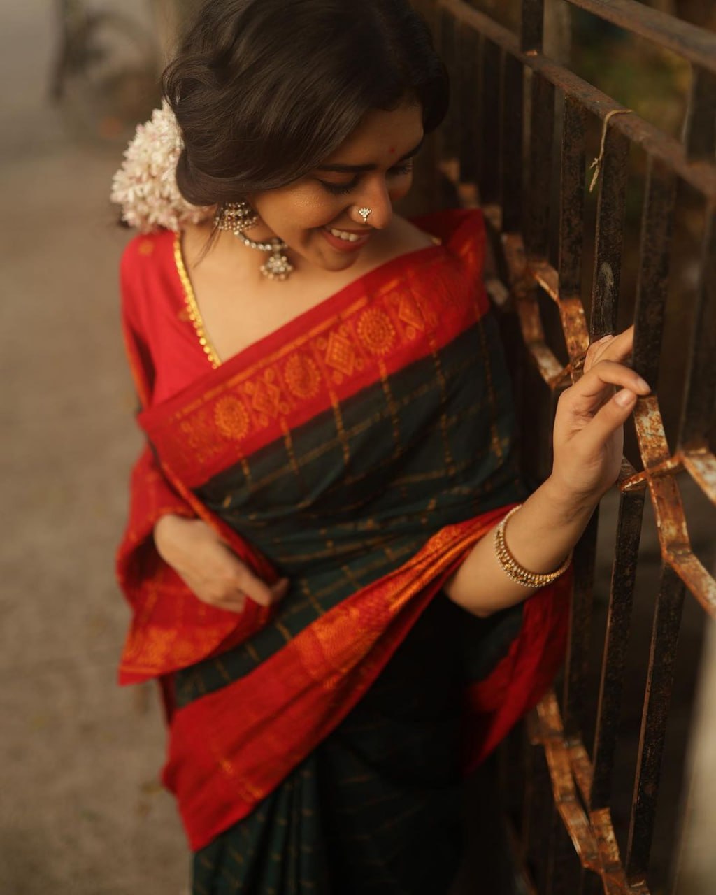 Scrupulous Dark Green Soft Silk Saree With Bucolic Blouse Piece