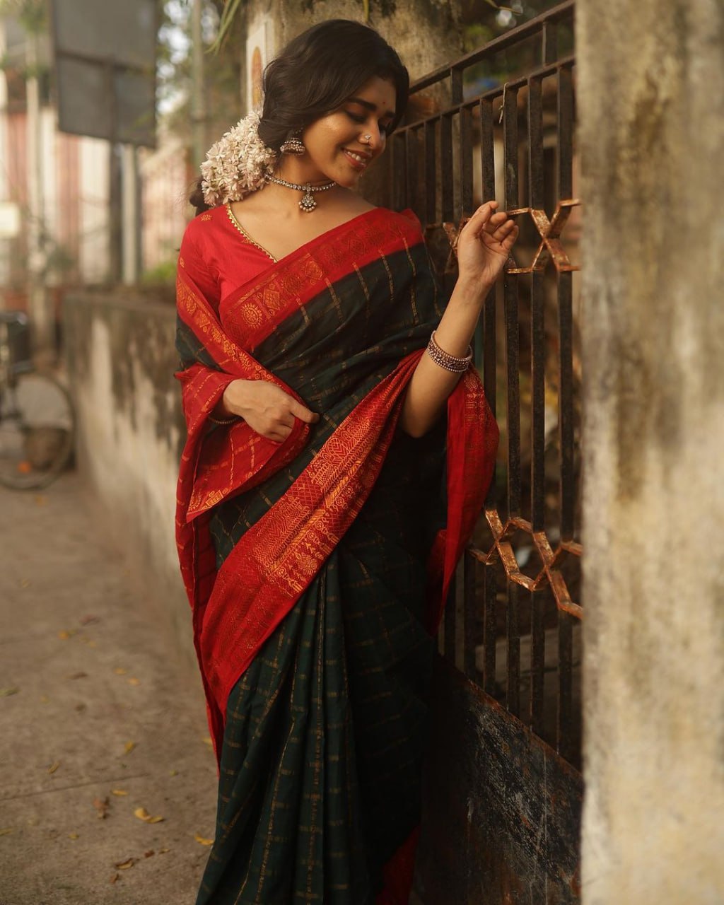 Scrupulous Dark Green Soft Silk Saree With Bucolic Blouse Piece