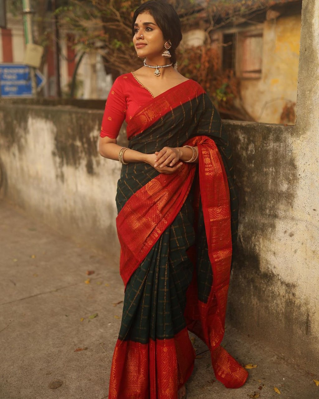 Scrupulous Dark Green Soft Silk Saree With Bucolic Blouse Piece