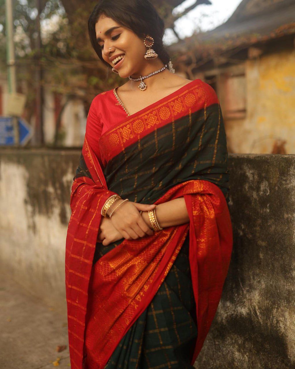 Scrupulous Dark Green Soft Silk Saree With Bucolic Blouse Piece