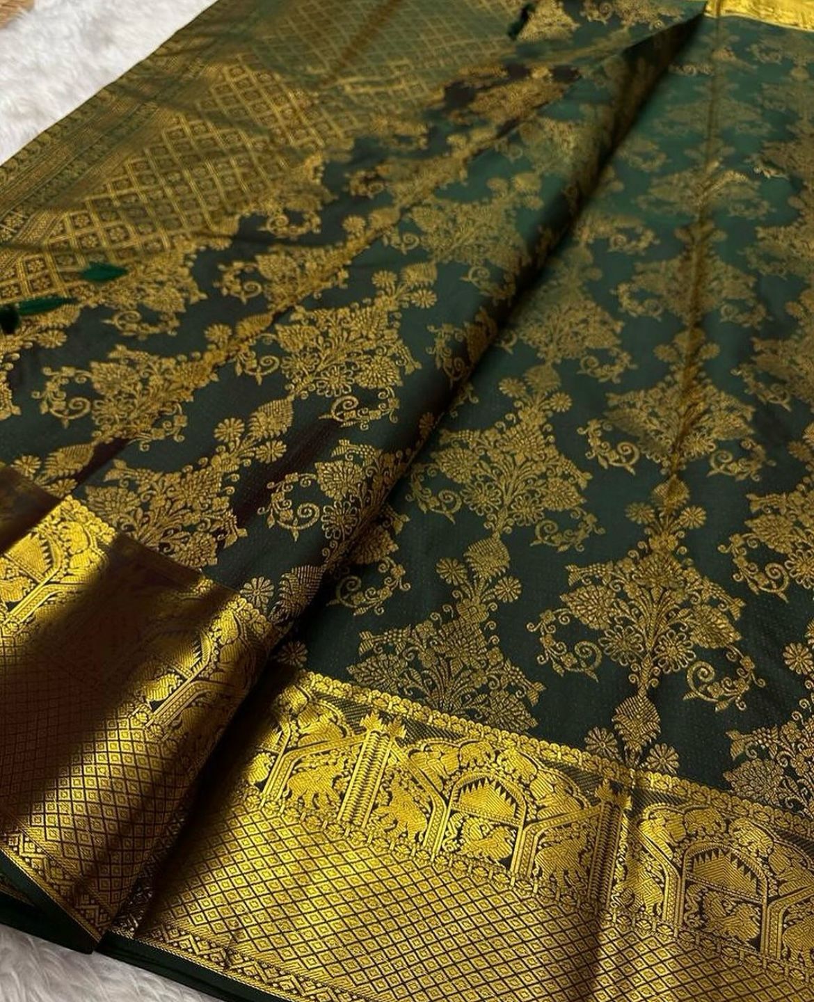 Forbearance Dark Green Soft Banarasi Silk Saree With Exemplary Blouse Piece