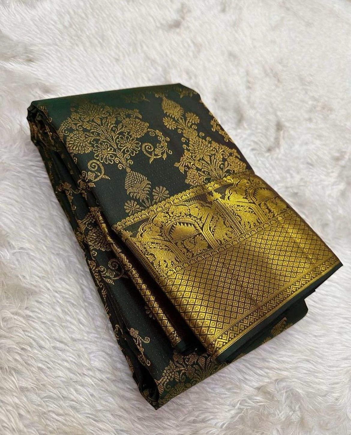 Forbearance Dark Green Soft Banarasi Silk Saree With Exemplary Blouse Piece