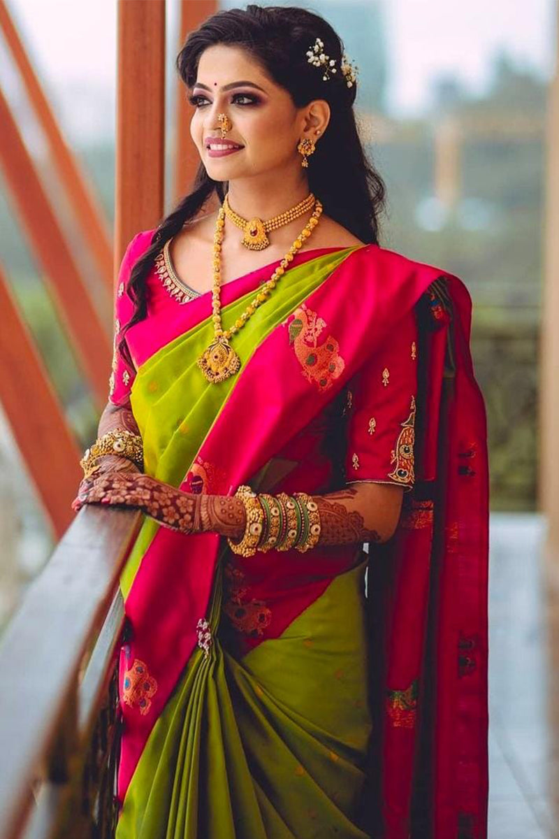 Tantalizing Parrot Soft Silk Saree With Comely Blouse Piece